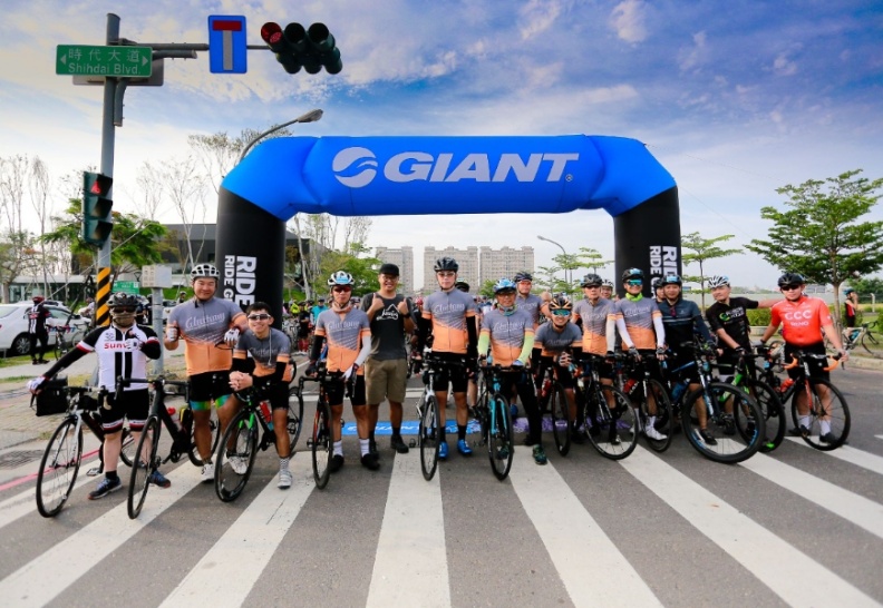 一起運動的朋友,能打破年齡、身分的框架,自在相處。取自50+ FiftyPlus