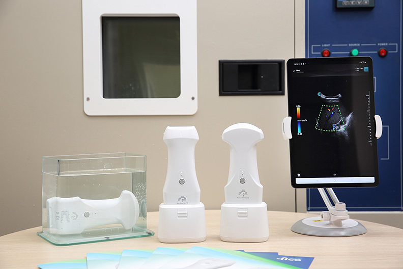 「阿帕契手持式超音波設備」是奔騰智慧透過產業升級創新平台輔導計畫的支援，有效集結產、官、研、醫四大領域專家，從不同角度協助優化產品。