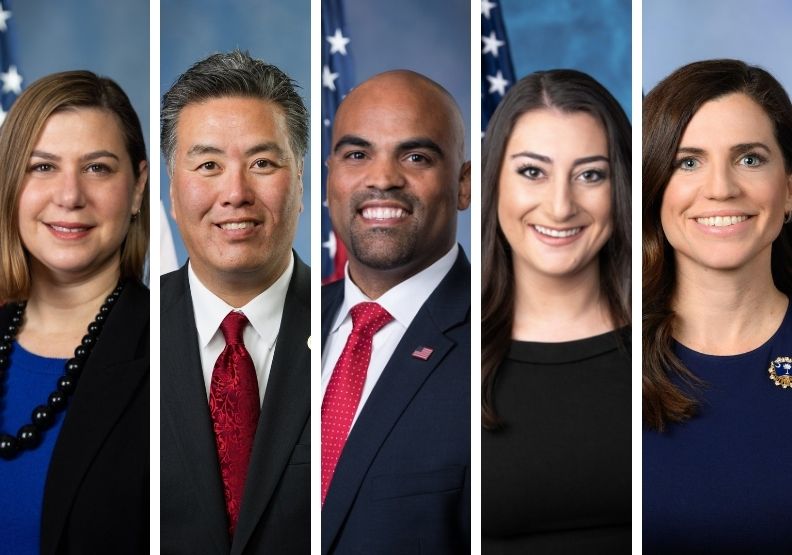 左起依序為民主黨眾議員絲拉金、高野、歐瑞德、潔卡珀絲，以及共和黨眾議員梅絲。wikipedia