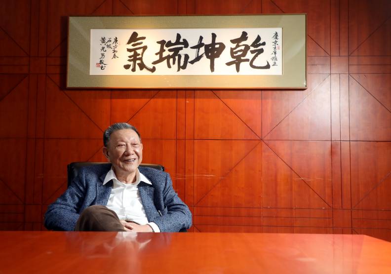 沈慶京接受《遠見》專訪，笑談過往，也毫不避諱自剖「一生的爭議」。張智傑攝