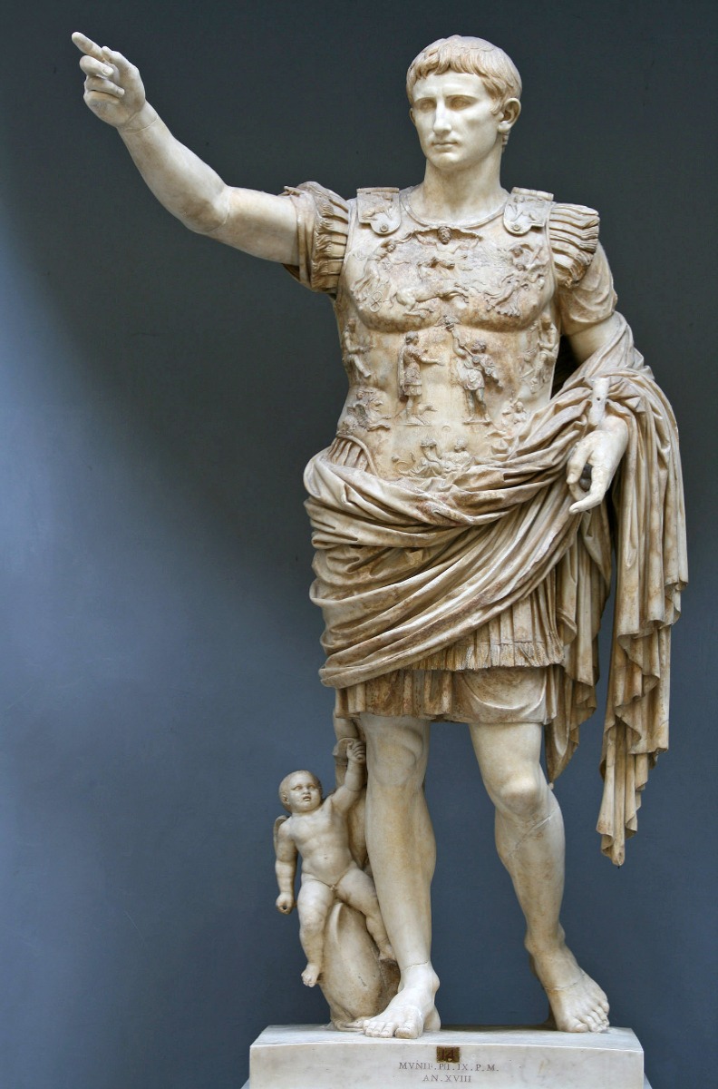 羅馬帝國開國皇帝屋大維（奧古斯都）的白色大理石雕像（公元後第一世紀初）。取自維基百科。