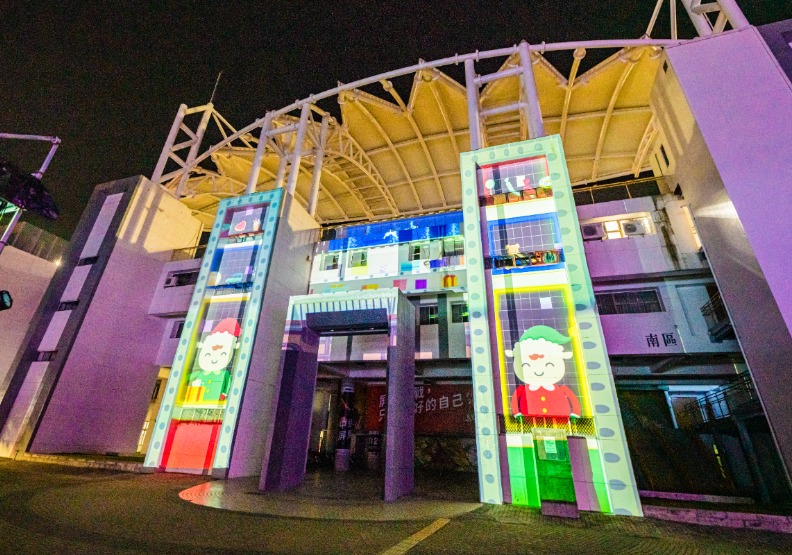 屏東公園的甜蜜幻想光雕「造夢場」。屏東縣政府提供。
