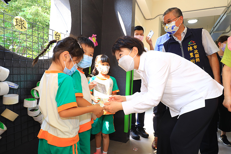 公托公幼倍增計畫,打造平價優質的托育環境,也加強生育津貼補助,讓臺中成為願生樂養的幸福城市!