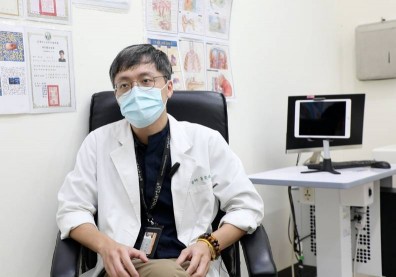 一人撐起一個島！黃奕竣綠島行醫，從內科修練成全科