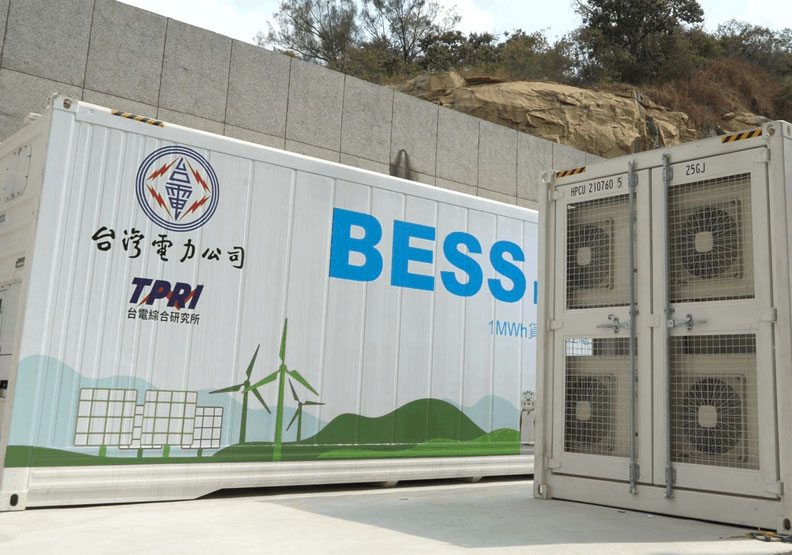台達為金門塔山電廠夏興分廠建置目前台電容量最大的2MW1MWh的儲能系統,全套系統由台達進行設計、製造、建置,提供一站式整合服務。台達電提供