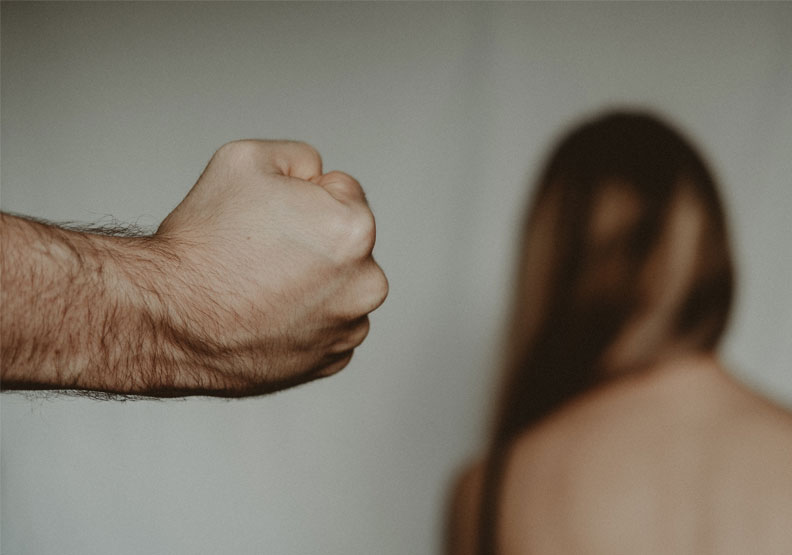 許多越南女性確實在跨國婚姻中獲得幸福,但也有很多女性遭受歧視、暴力,甚至死於丈夫之手。僅為情境示意,取自Pexels