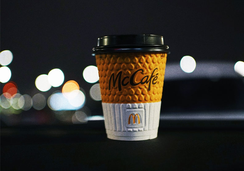 台灣麥當勞停供套餐咖啡,未來得掏錢單買。Unsplash by shche_ team