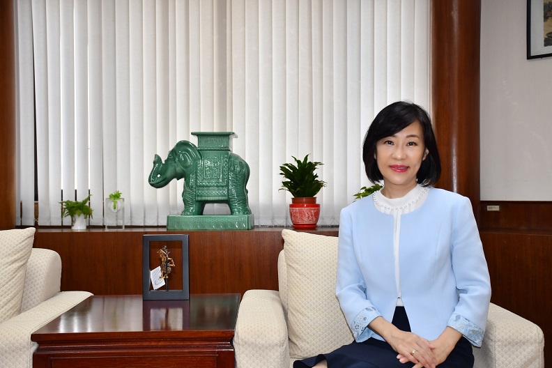 經濟部國際貿易局,江文若局長。