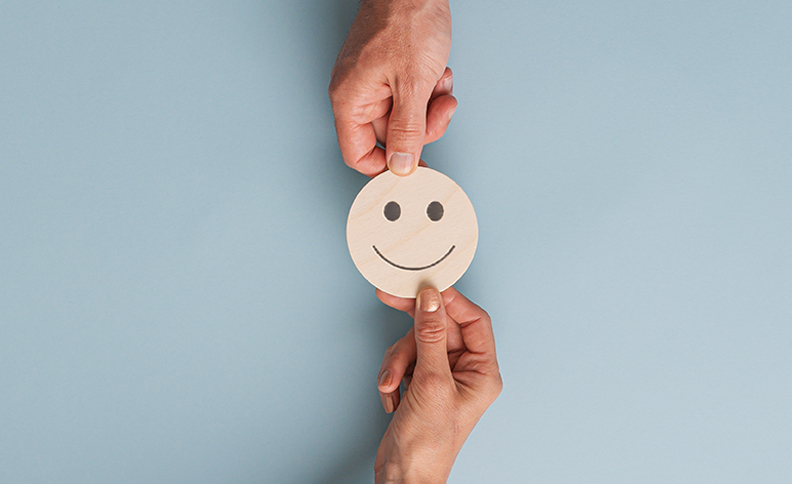 從他的姿態,我看得出我們擁有一致的目標。僅為情境圖,取自shutterstock