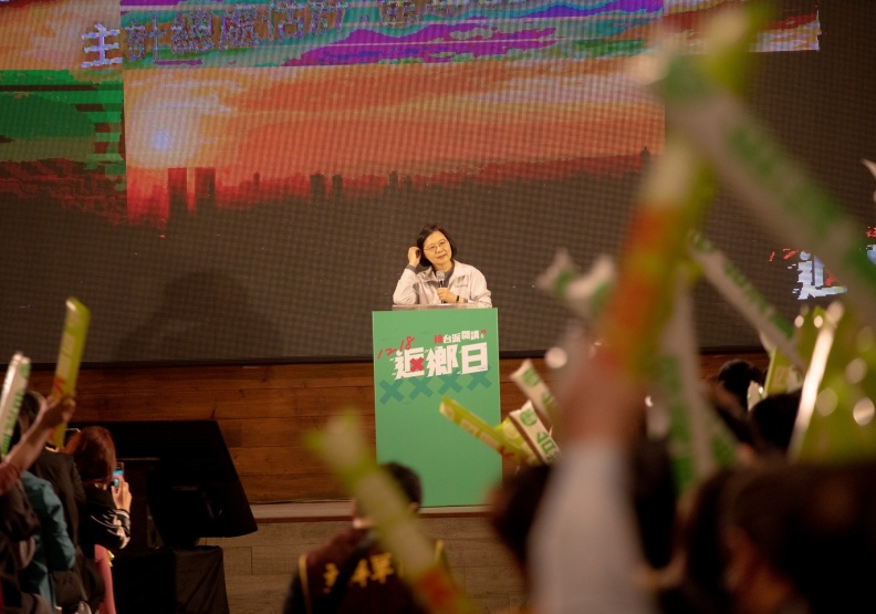 2021年12月4日，「辣台派開講」活動中，蔡總統上台致詞。池孟諭攝影