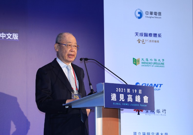 遠見高峰會頒發「君子外交家獎」給前外交部長錢復。張智傑攝影