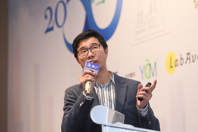 聯齊科技創辦人暨執行長顏哲淵,透過與日本合作的能源管理經驗,分享如何透過電網調節與能源管理機制產生綠色商機。