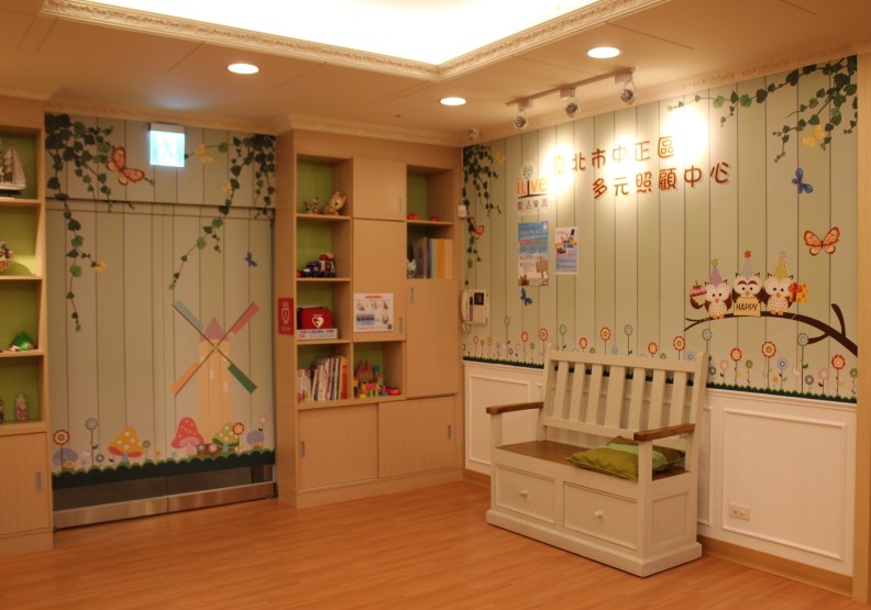 期待透過社區鄰里間互相宣導，鼓勵有需求的人使用小規模多機能服務，讓長輩願意踏出家門參與學習，增加自主性選擇。