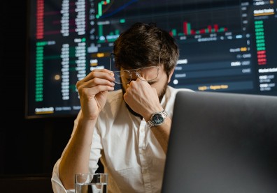 美國步入衰退、美股再跌20％？台積電半導體股該接嗎？