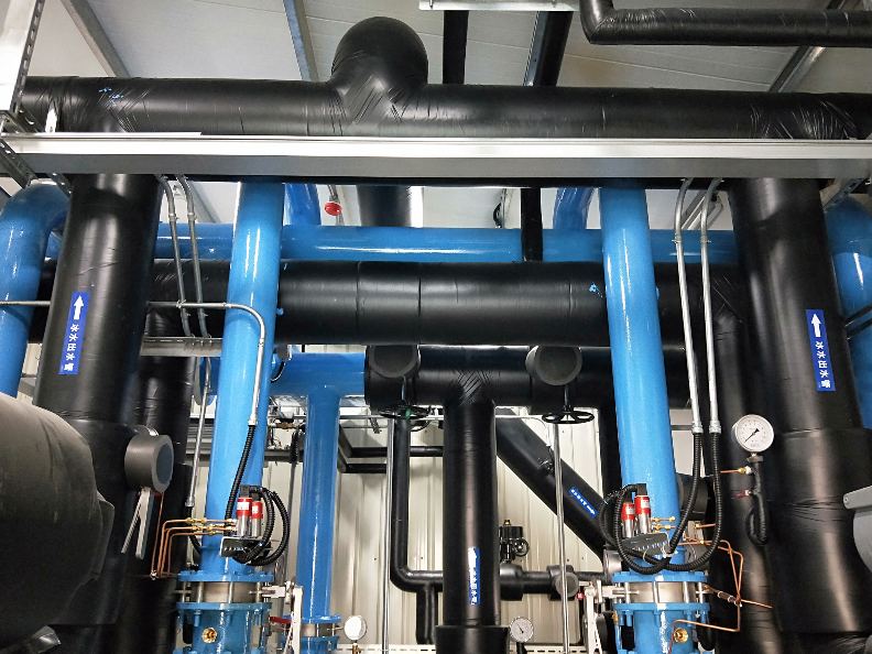 臺中福華智慧取勝,運用熱泵的冰水回到空調系統,降低冰機負載,也是一種同步節能的方式。