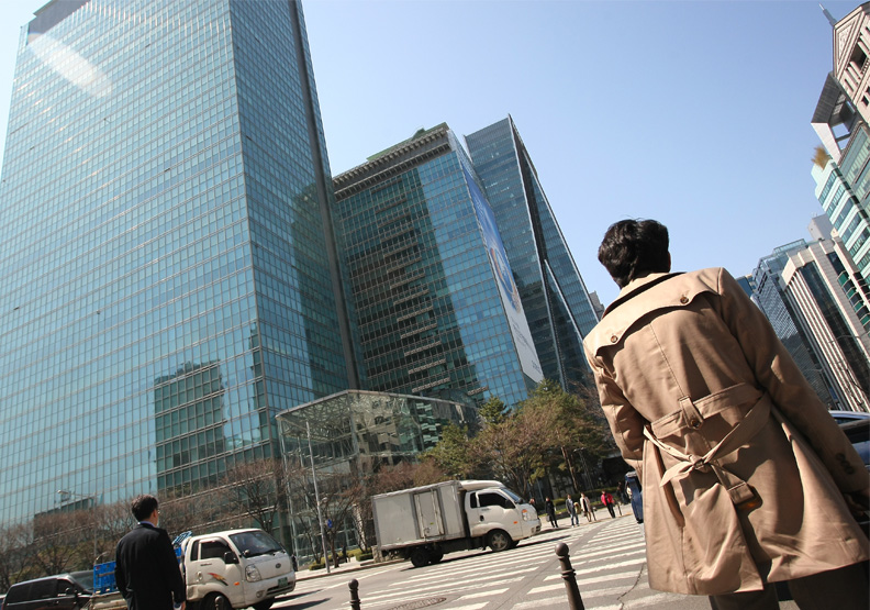 這兩年來房市漲幅超越新加坡與香港的韓國，終於稍見緩和趨勢。蘇義傑攝