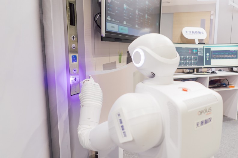 天成是首家將消毒機器人應用落地的醫療機構。