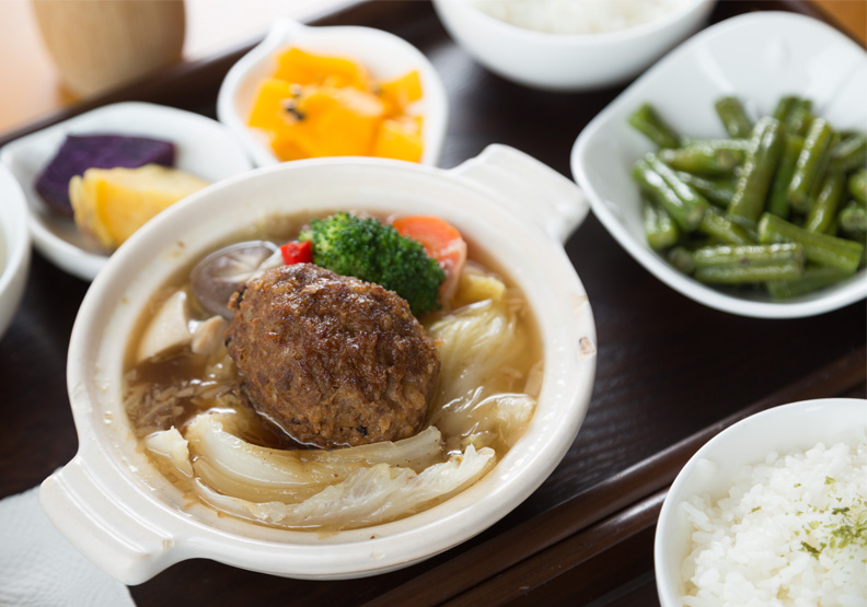 車站二樓為特色餐廳。賴永祥攝