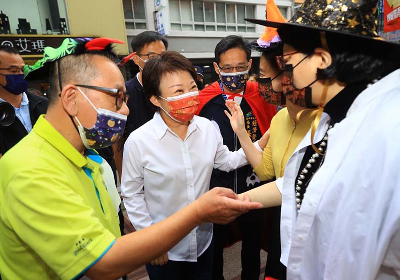 盧秀燕認為台中購物節得滿足「經濟振興」與「民眾期待」,台中市政府提供。