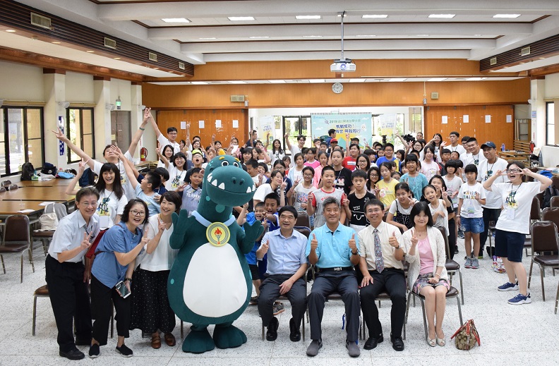 台灣中油以創造和諧社會為最大目標，公益軌跡延續數十年。中油提供