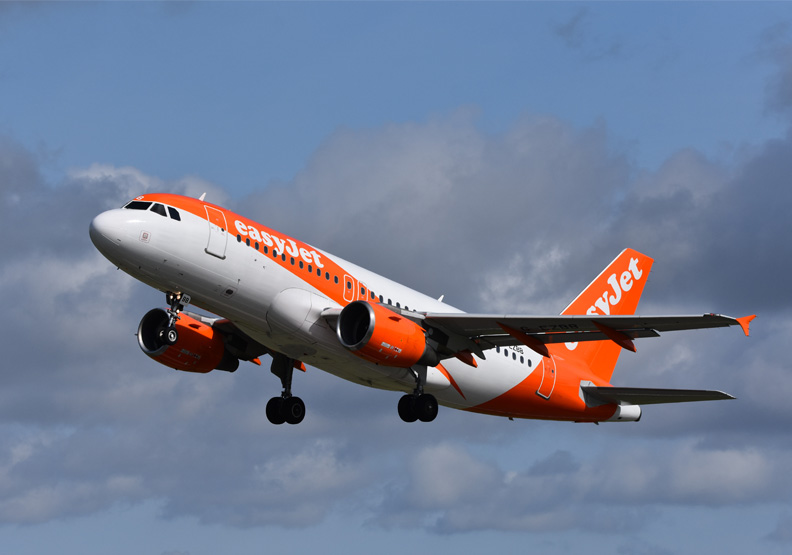 廉價航空易捷(easyJet)。pexels