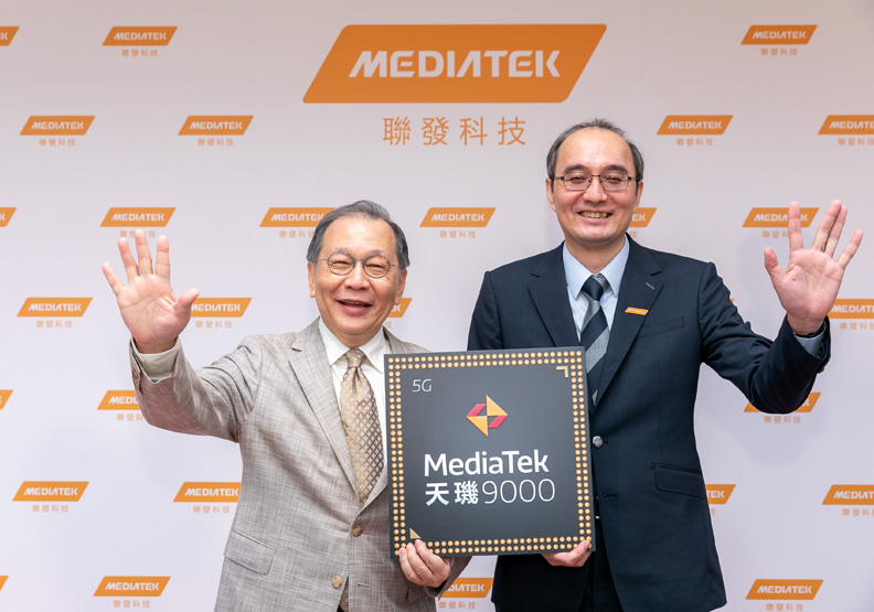 圖／聯發科副董事長暨執行長蔡力行（左）、總經理陳冠州（右）一同分享經營成果。聯發科提供
