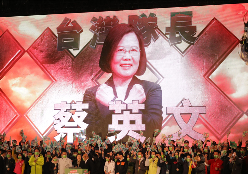 總統蔡英文化身「台灣隊長」,要「台灣隊友」支持「四個不同意」。池孟諭攝