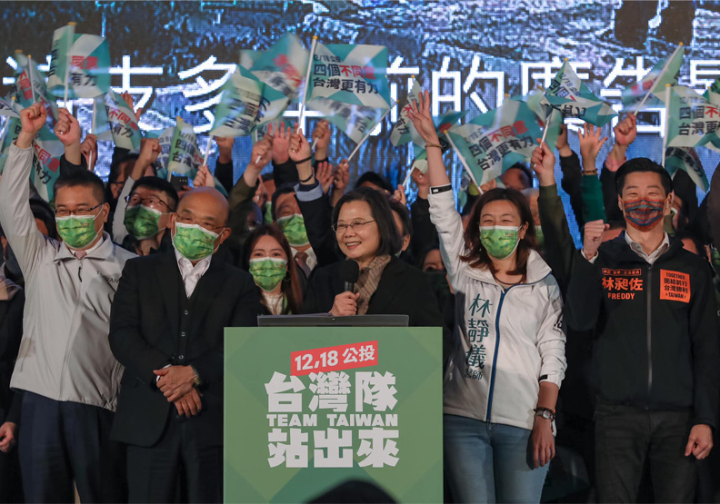 蔡英文以總統身分，全力動員國家機器與黨政系統催出「四個不同意」，作法招來質疑。取自蔡英文臉書