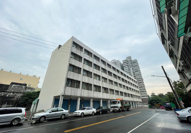 圖／高雄投資人花6億多元一次掃光左營區一整排老舊透天。台灣房屋趨勢中心提供