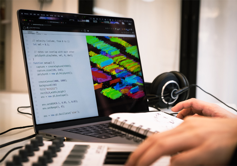 吳哲宇對寫程式的熱情就像寫日記一樣,天天寫都不會膩。吳哲宇提供