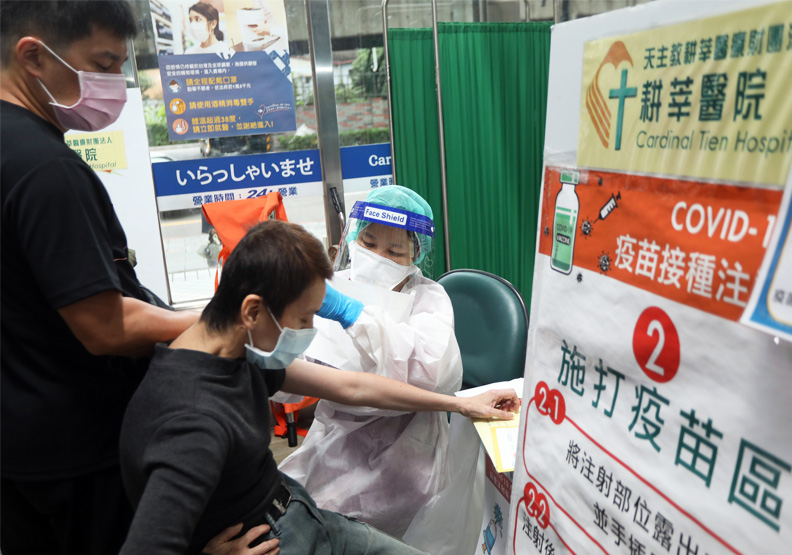 圖／台灣現已全面開放兩劑疫苗混打。張智傑攝