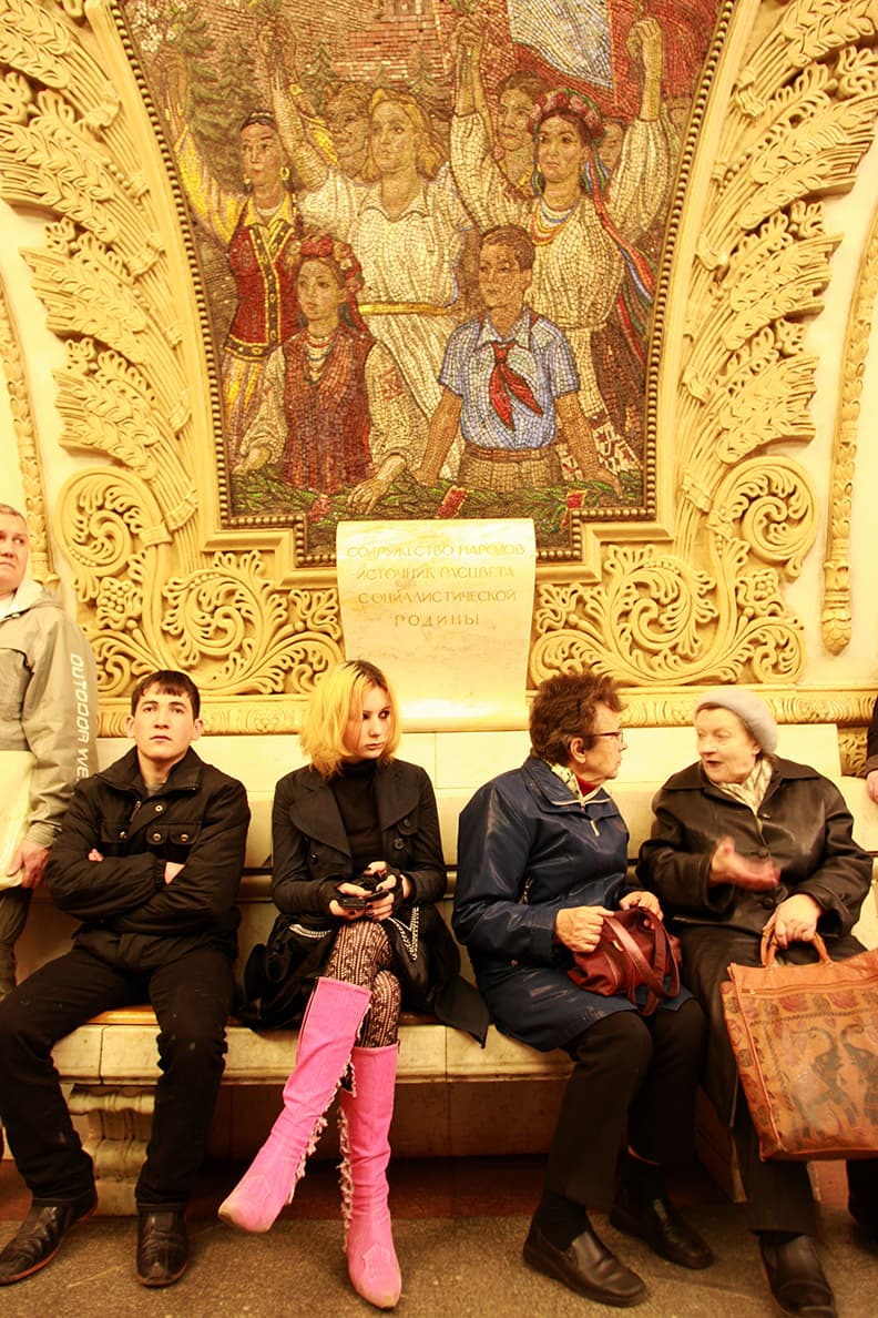 莫斯科地鐵，是世界上規模數一數二的交通運輸系統；不只如此，它的設計美學，也總是榮登世界最美地鐵站的榜單。陳之俊攝