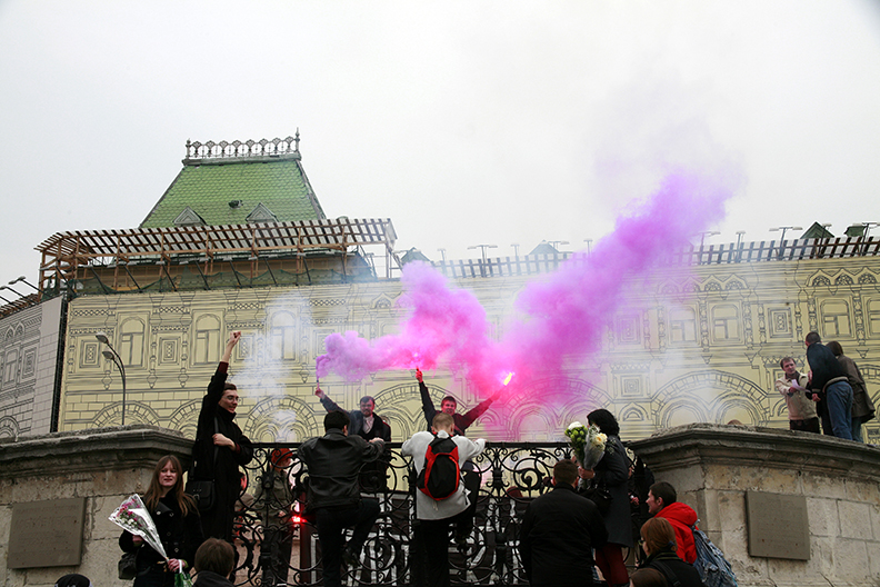 實質掌握俄羅斯政權超過20年的普丁，政治強人的作風時有爭議，這些年來也招致許多示威抗議事件。陳之俊