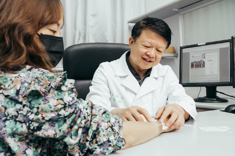 傷口處理新觀念：濕潤傷口更快好。