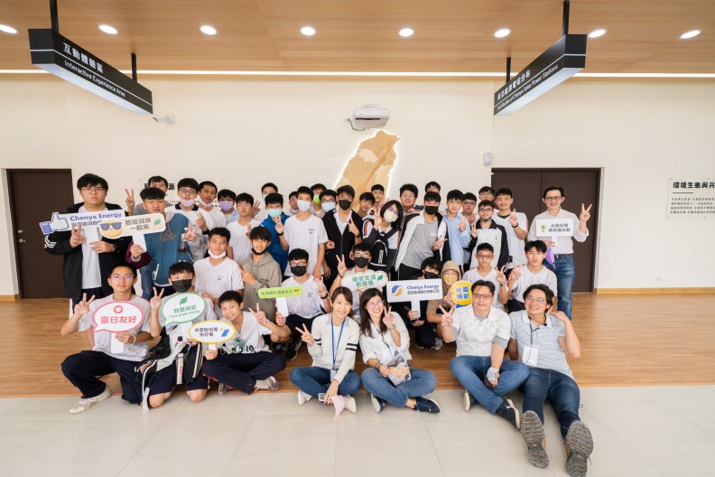 辰亞能源扎根綠能教育,善盡企業社會責任。