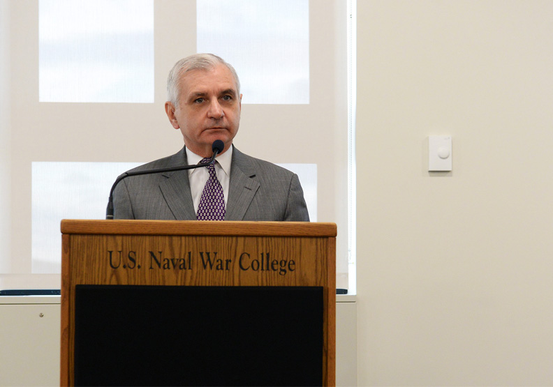 美國參院軍委會主席利德（Jack Reed）。Flickr by U.S. Naval War College