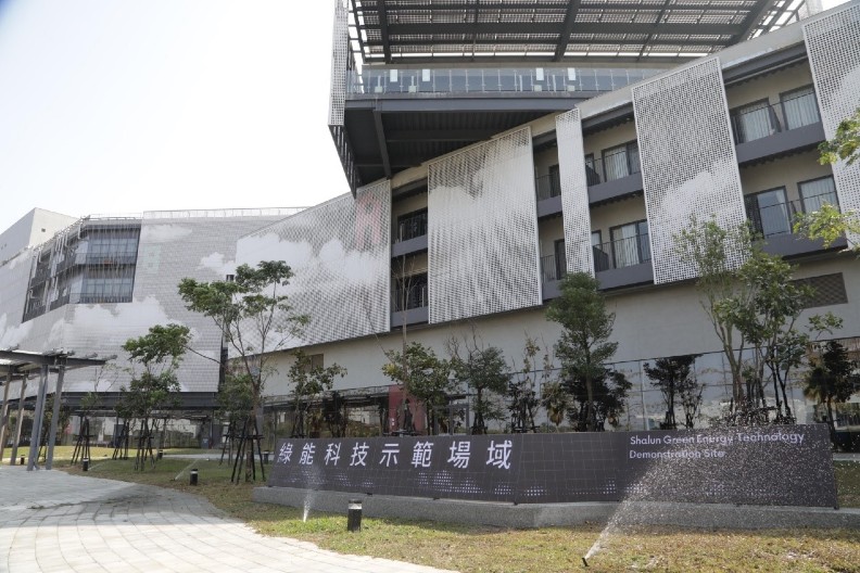 在沙崙智慧綠能科學城建設陸續完成、南科三期於臺南擴建等重大建設均落腳臺南後，臺南市已具備完整的上中下游產業鏈，成為高科技及綠能科技產業重鎮之一。（臺南市政府提供）
