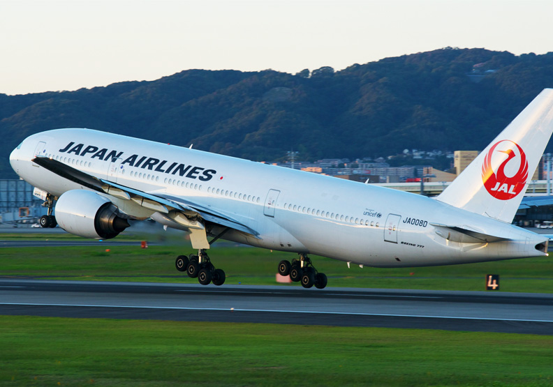 圖／日本航空（JAL）。Flickr by BriYYZ