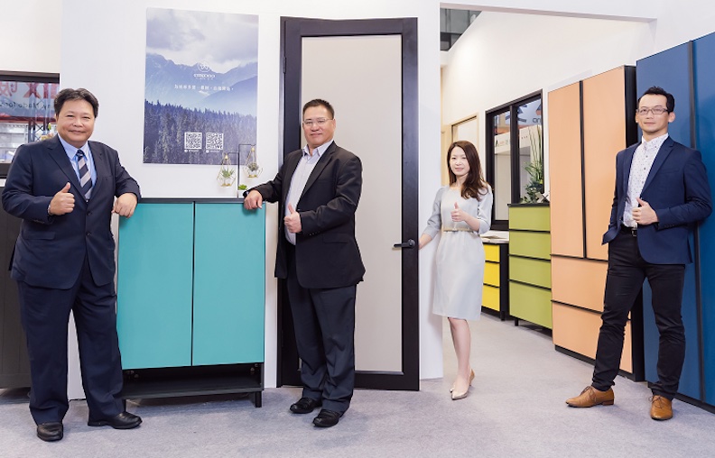 啟翔輕金屬科技經營團隊將品牌視為接下來布局重心，將在六都設展示中心或辦事處，並打造精實的新產品開發與品牌業務團隊。(左至右為總經理何基州、董事長陳百欽、總管理處副總陳臆云、伊莫諾家居總經理劉學橋）