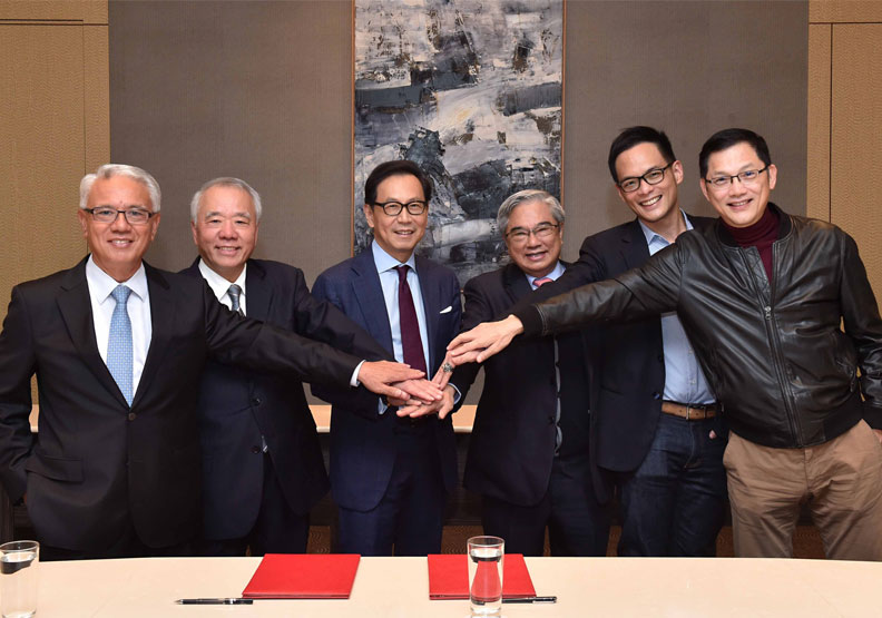 台灣大哥大併台灣之星，共組5G台灣隊（由左至右：大股東魏應交董事長、魏應州董事長、台灣大董事長蔡明忠、台灣之星董事長林清棠、台灣大總經理林之晨、台灣大獨董盧希鵬）。圖片／台灣大哥大提供