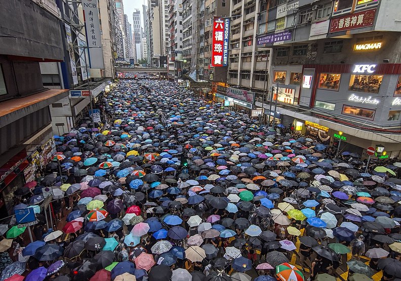 香港雖然經濟發展極高,但也因為地狹人稠,房價始終居高不下。wikinews