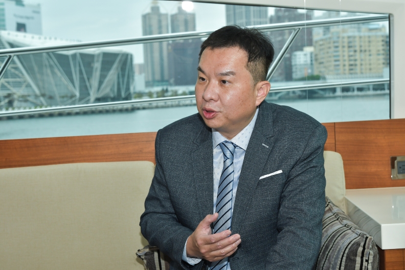 董事長侯佑霖表示：透過亞果豐富的艇艇休憩經營經驗，為高雄愛河打造國際水岸城市。