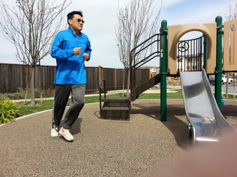 慢跑是一種中等強度的有氧運動,若能規律養成習慣,可以給身體帶來許多好處。柯俊銘心理師提供