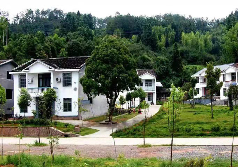 梅口鄉水際村過去以家庭賓館的形式經營,爾後隨著立面改造工程的進行,外型一致性成為民宿聚落對外的第一印象。福建橙翔文化旅遊發展有限公司提供