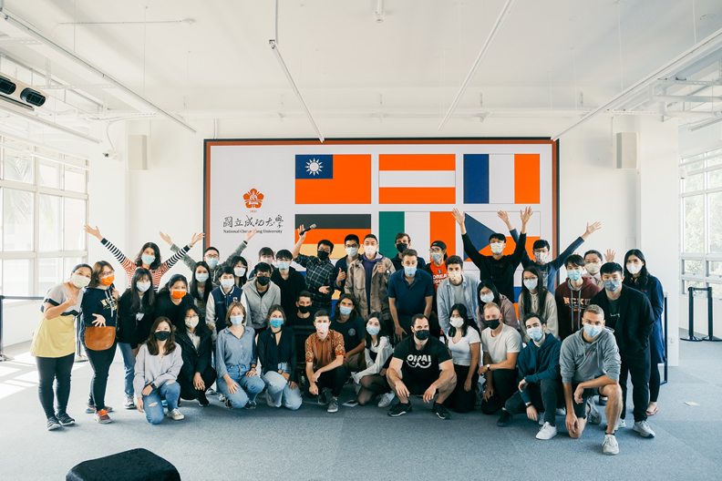 成大舉辦全球移動力論壇—歐洲文化交流工作坊活動,讓外籍生與本地生學習尊重、認同彼此的文化,培養合作情誼。(成大提供)