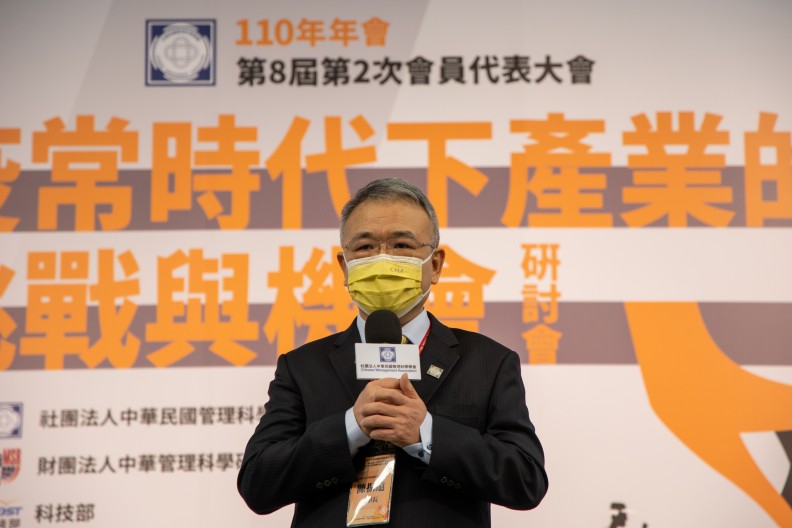 管理科學學會陳振遠理事長致詞。