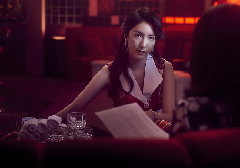 城府很深的蘇慶儀,童年的經歷也許是她最大的陰影。Netflix