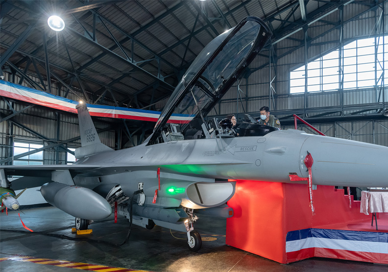 總統蔡英文去年11月出席嘉義空軍基地舉行換裝典禮。總統府提供