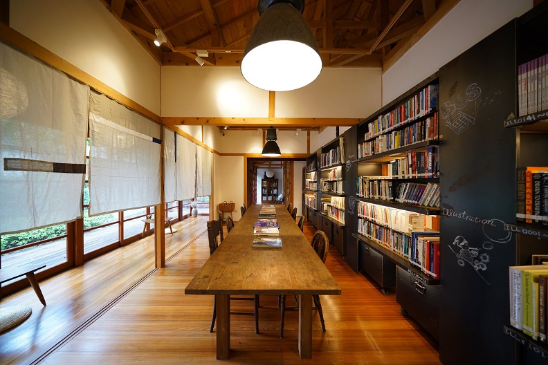 「文房」藏書豐富,處處也都能看到生活美學妝點佈置的巧思。頂新和德文教基金會提供