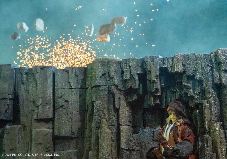 為了更寫實呈現攀岩戲,於片場打造出高3米的巨大實體山壁。霹靂